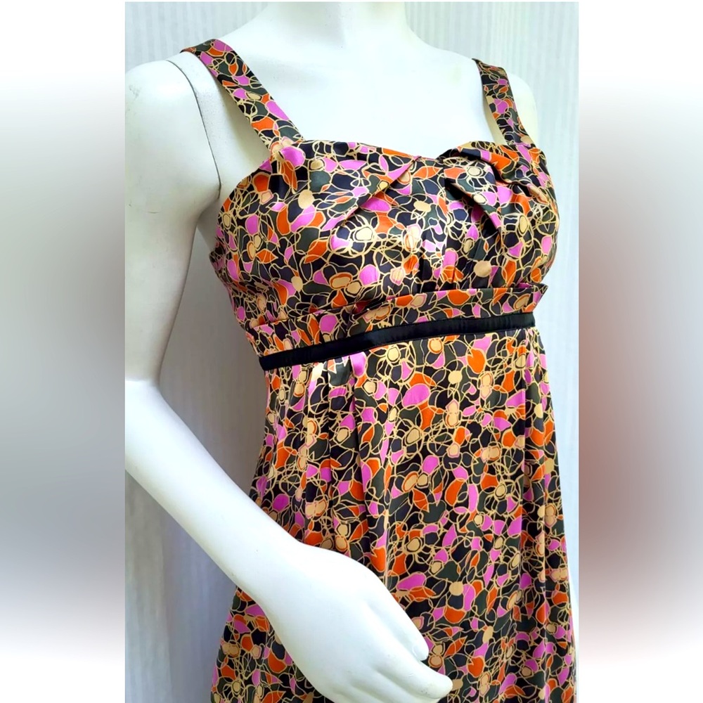 Small Silk Diane Von Furstenburg dress. 
Above Knee